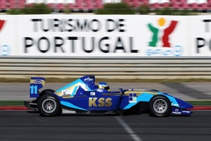 Jack Clarke competing in F2